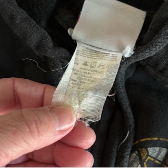 Majestic Black and Gold Bruins Hoodie - Picture 6 of 6